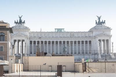 Amazing Piazza Venezia with Jacuzzi and terrace
