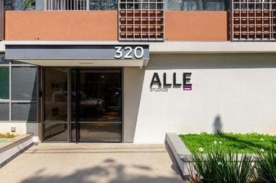 Easy Star - Beautiful Studio in the Heart of Brooklin! - ZM01H