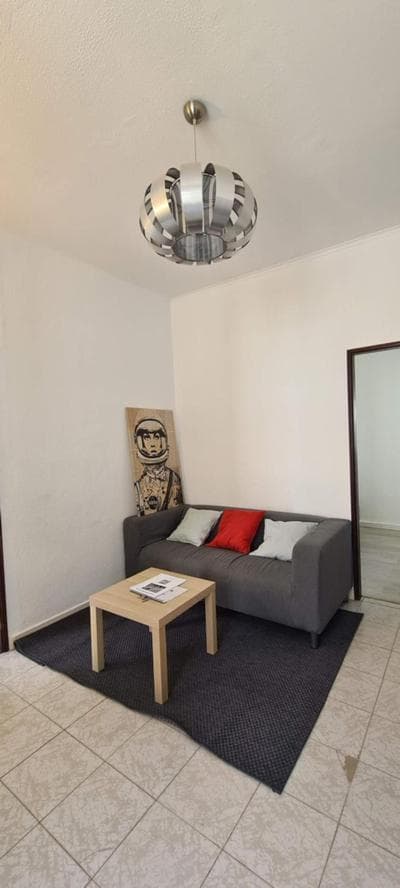 2 bedroom apartment for 4 people with free public parking