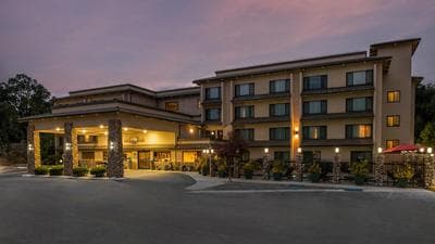 Yosemite Southgate Hotel & Suites