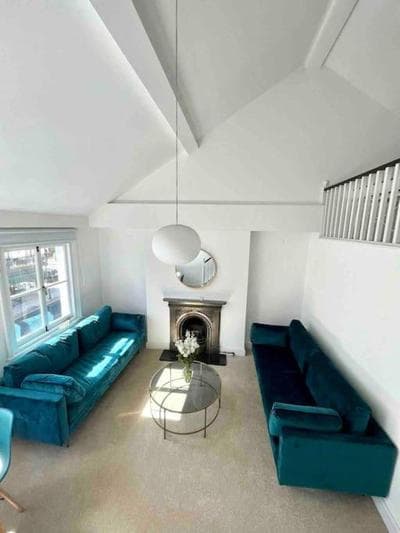 Fab split level Kensington Apartment