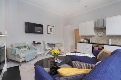 Cosy Kensington flat, 2 min to tube