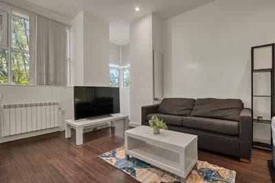 Cosy & Modern Studio
