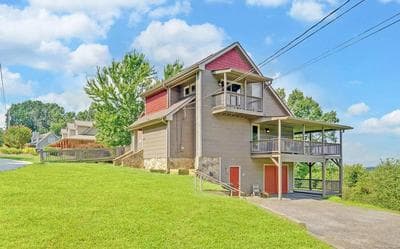 Birds Eye Cabin - Sunset & Starry Retreat Pet Friendly w Private HotTub, Fire Pit and Game Room