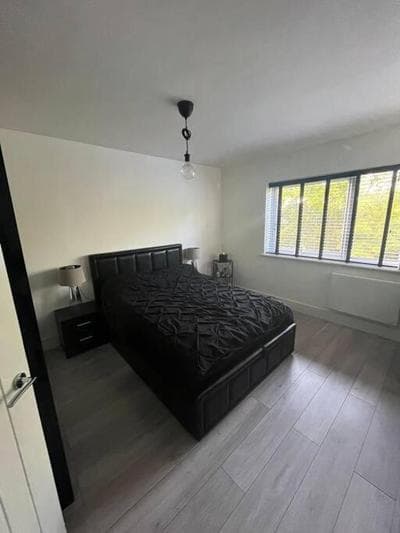 1-bed apartment w/ electric fireplace