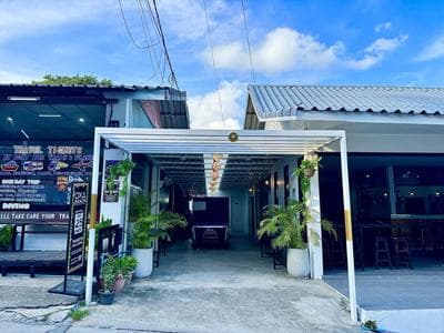 Eclipse Hostel and Bar