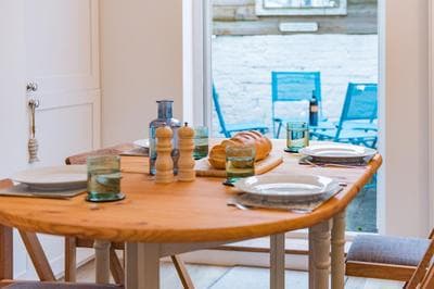 Samphire Cottage by Bloom Stays