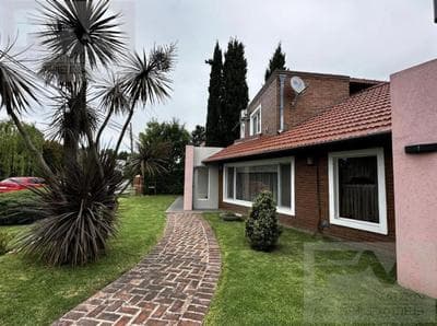 Casa en country banco provincia