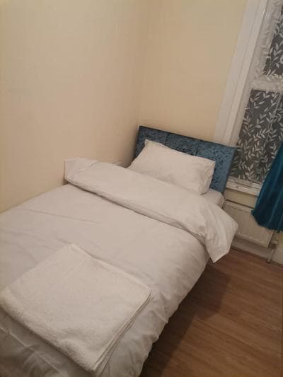 Single Room near London Seven Kings Train station