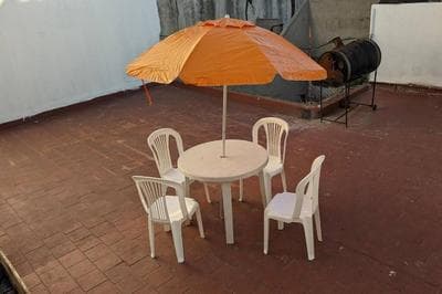 Amplio con patio.
