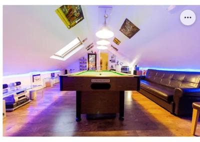 4 Bed Flat - Sleeps 14 - Parking - Game Room -Wifi