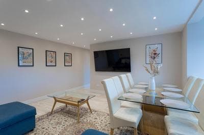 Three Bedroom Apartment By Arhouse Apartments Short Lets & Serviced Accommodation Willesden With Free Wi-Fi & Terrace