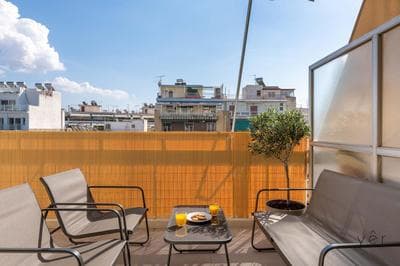 Large 2Bedroom, 2Bathroom Flat with Dining Space & Free Parking