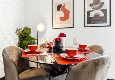Radiant Serenity 2BR Flat Sleeps 4 Warm Ambiance