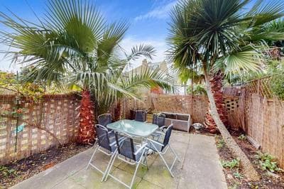 Perfectly located, classy 2 bed flat in Stockwell