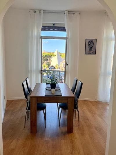 PyramidHouse - Apartment 100mq with View - 2km from the Colosseum