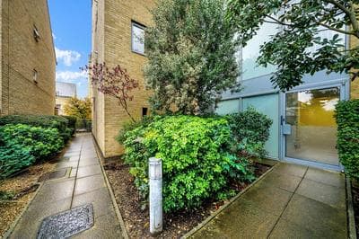 2 Bedroom Riverside Apartment Short Term Rental & Flexible Renting Canary Wharf!