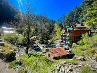 Jibhi house rooms&cafe