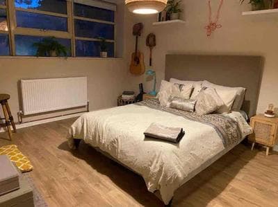 Art Deco one-bed entire flat in central London