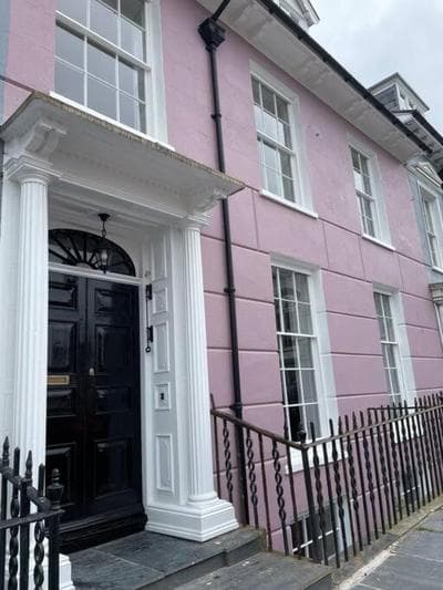 No.8 Laura Place