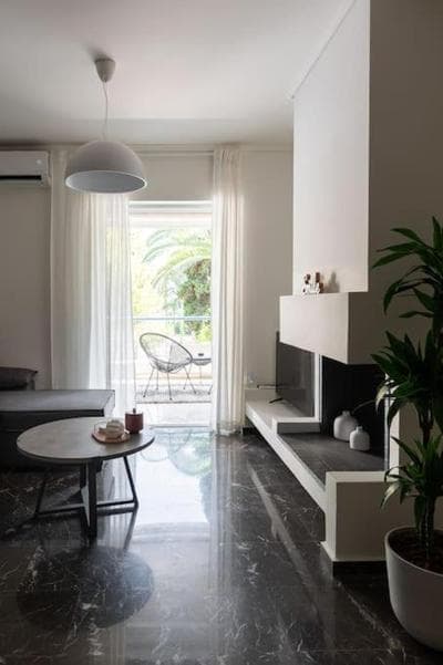 Beachfront apartment in Voula w/balcony