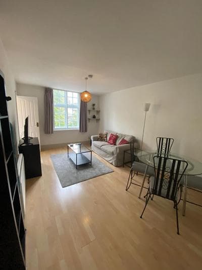 Remarkable 1-Bed Apartment in Putney Village