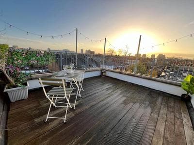 Modern with Stylish Terrace - Your London Oasis!