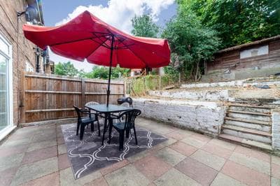 Stunning 3 Bed House with Private Garden, Woolwich