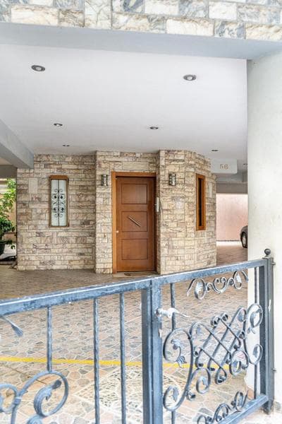 Per56 by Smart Cozy Suites - Right next to the metro - Parking - Available 24hr