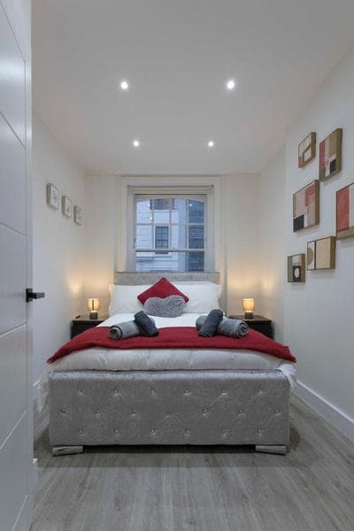 2 Bedroom Apartment By Arhouse Apartments Short Lets & Serviced Accommodation Oxford St With Free WiFi