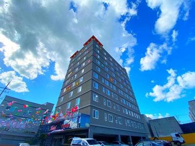 F1 Hotel