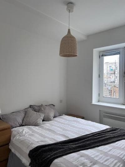 Central , bright and modern flat up to 4 people