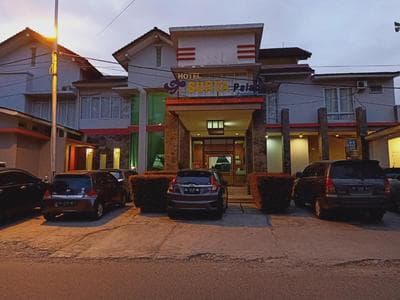Collection O Padang near Mesjid Raya Syekh Ahmad Al-Minangkabawi formerly Hotel Surya Palace