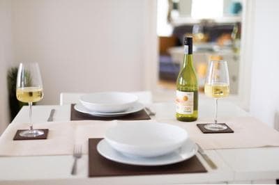 Bond Street Apartment - Sleeps 4