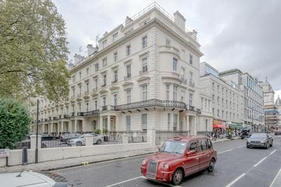 The Hyde Park Apartment - Central and Bright
