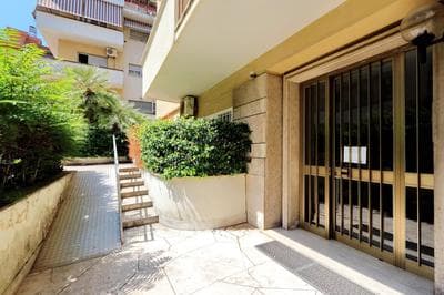 St Peter 1- Pretty Cozy Apartment (50m from metro)