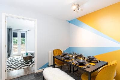 Large 3 bed Double Driveway Smart TVLong Stays