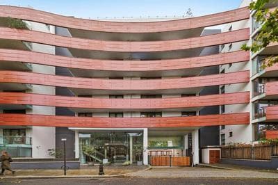 A modern two bedroom flat with private parking