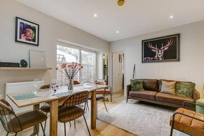 Chic 3 bedroom BrixtonClapham Apartment near Tube