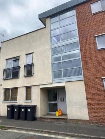 The Old Library - Newbury Town Centre - Within easy reach of Train Station and Racecourse - Excellent road links via the A34 and M4
