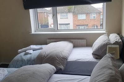 House Sleeps 6 with Garden Parking