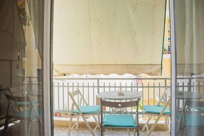 Family Apartment 10' from the Acropolis 100m2