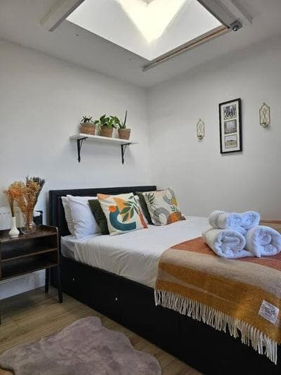 West Kensington bright flat
