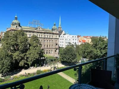 Apartment in historical center with park view