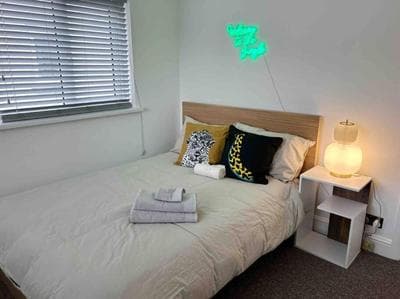 London Flat next to Central Line Underground Station