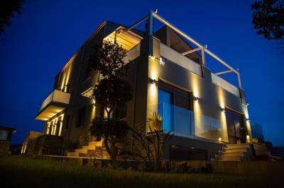 A Cozy Eco Villa by the Sea