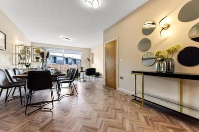 Chic Retreat Residences: 3 BD Haven - Sleeps 10