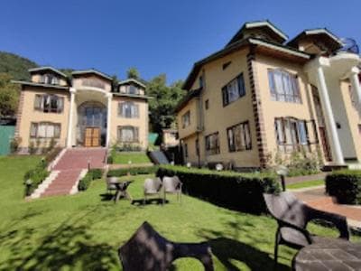 Forest Hill Resorts Laripora