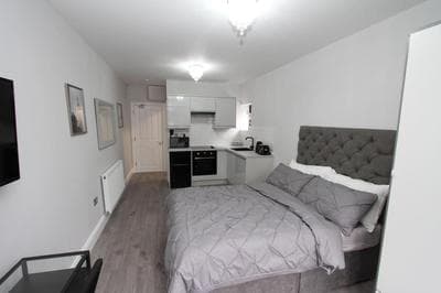 Cosy London Studio Free Parking 4 mins to Tube