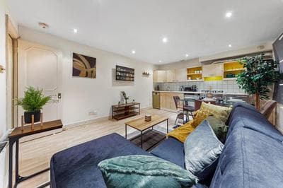 Deluxe Camden Apartment